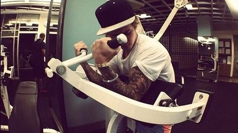 Hành trình 5 năm tạo cơ bắp 6 múi của Justin Bieber Ảnh 2
