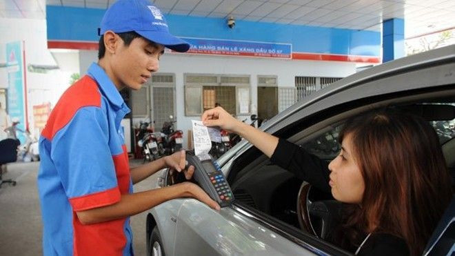 Hóa đơn đổ xăng xe cá nhân, vì sao 'hâm' mới dám đòi? Ảnh 2
