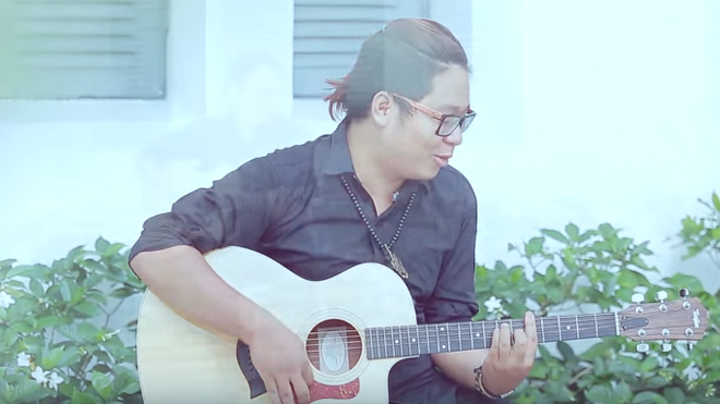 Phước Lộc gây xúc động khi tái hiện ca khúc 'Ai' phiên bản Acoustic dành tặng mẹ Ảnh 2