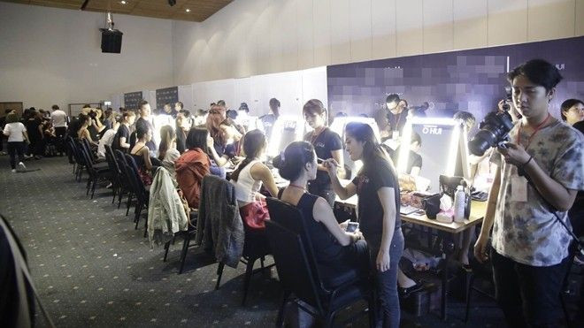 Những hình ảnh thú vị của show thời trang 'khủng' nhất năm Ảnh 2