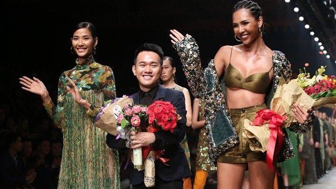 Đêm bế mạc: Dàn mẫu cùng hành quân trong show  diễn 'Military' của Lê Thanh Hòa Ảnh 2