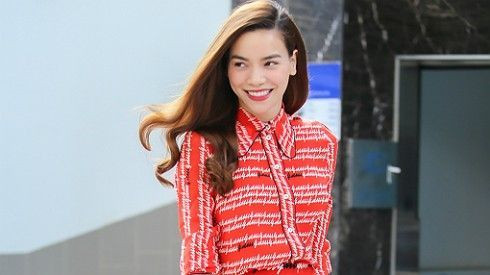 Hà Hồ diện nguyên cây hàng hiệu, nổi bật trên đường phố Sài thành Ảnh 2