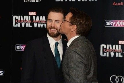 Những mảnh 'tình trai' nức tiếng nhất giới diễn viên phim siêu anh hùng Ảnh 2