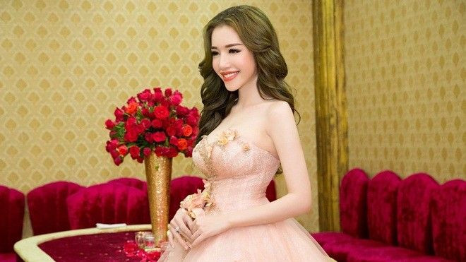 Elly Trần đeo trang sức 2,2 tỷ dự sự kiện tại Cần Thơ Ảnh 2