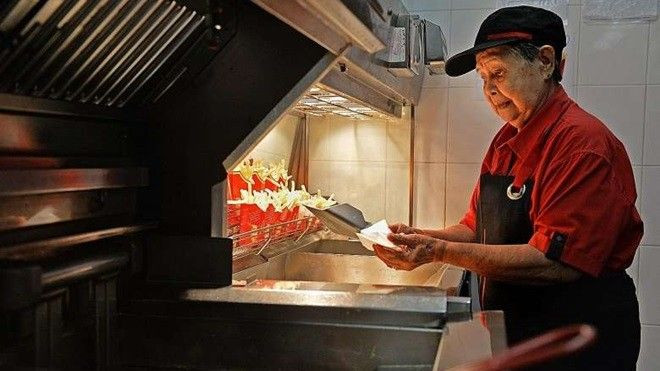 Bà nội trợ 92 tuổi được McDonald's trọng dụng suốt 18 năm qua Ảnh 2