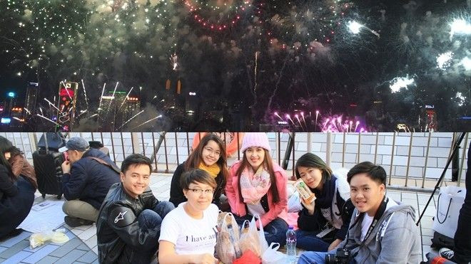 Tú Vi: 'Ở Hồng Kông, người ta ngước nhìn pháo hoa rồi sau đó cúi đầu lượm rác' Ảnh 2