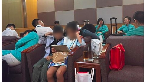 Tiếp viên VNA ngủ gục ở phòng chờ thương gia tại Nhật: Chọn an toàn hay chọn sự đẹp mắt? Ảnh 2