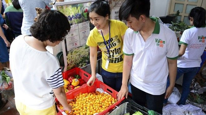 Xem sức hút của chợ phiên nông sản sạch với các bà nội trợ Sài Gòn giữa thời khủng hoảng thực phẩm bẩn Ảnh 2