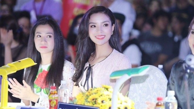 Chết cười với chiếc cằm 'bấm huyệt' của Hoa hậu Kỳ Duyên Ảnh 2