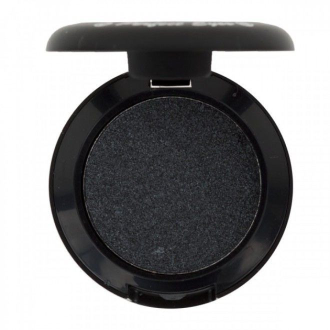 Cuối cùng là một ít eye shadow đen, bất kỳ nhãn hiệu nào cũng đều sử dụng được. Lưu ý là không nên dùng eyeliner hay gel liner thay thế phấn mắt nhé vì trông các cơ bụng của bạn sẽ không giống thật bằng eye shadown tạo nên các khoanh cơ tự nhiên đâu.