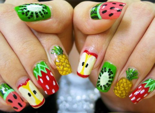 Mẫu nail này là sự tích hợp của các loại quả mùa hè thật sặc sỡ và thật ấn tượng. Nó mang lại nét đẹp trẻ trung cho chị em sở hữu và giúp cuốn hút người đối diện bởi một phong cách nail mà chỉ mình bạn có.