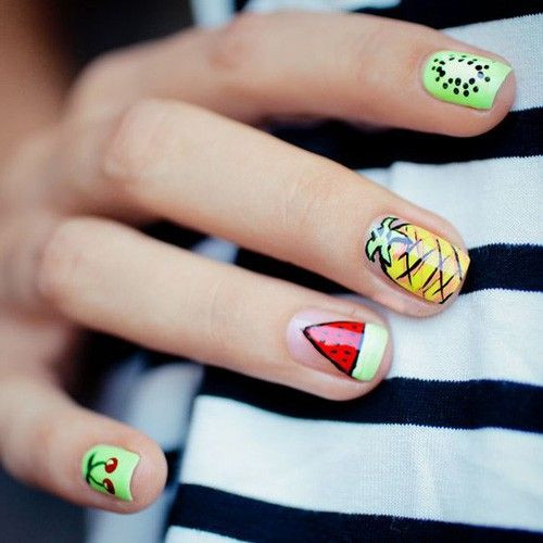 Có vô vàn những loại quả để bạn lựa chọn lên ý tưởng cho bộ móng ngọc ngà của mình. Bạn có thể lựa chọn những loại quả mà bạn thích ăn để tô điểm cho chính bộ móng của mình.