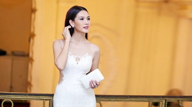 Siêu mẫu Anh Thư đẹp lộng lẫy tham gia 'Những ngày châu Âu 2016' Ảnh 2