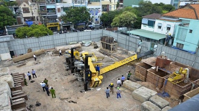 Cận cảnh vụ sập cần cẩu xuống trường mầm non ở trung tâm Sài Gòn Ảnh 2