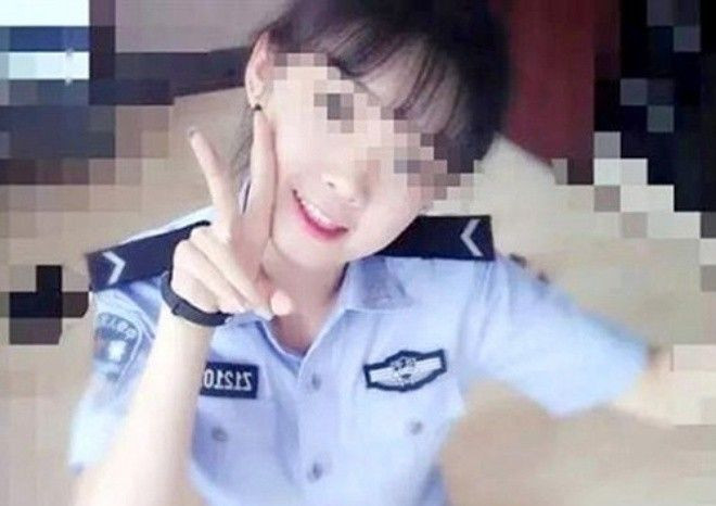Chụp ảnh 'tự sướng' thô tục, nữ cảnh sát Trung Quốc ngay lập tức bị sa thải Ảnh 2