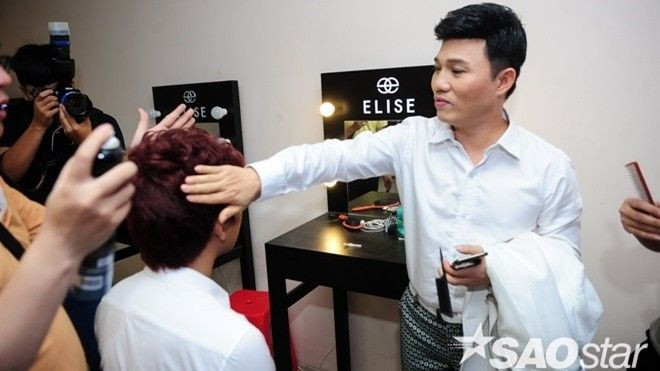 Quang Linh tận tình chăm sóc 'gà cưng' Đình Phước sau hậu trường Bolero Ảnh 2