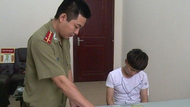 Bị công an bắt vì “phao tin” cá chết ở bãi biển Cồn Vành Ảnh 2