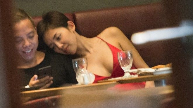 Tóc Tiên tựa đầu, khoác tay Hoàng Touliver tình cảm khi đi chơi khuya Ảnh 2