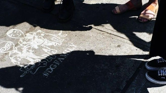 Các bức họa Graffiti của Dolce&Gabbana đổ bộ đường phố kinh đô thời trang Ảnh 2