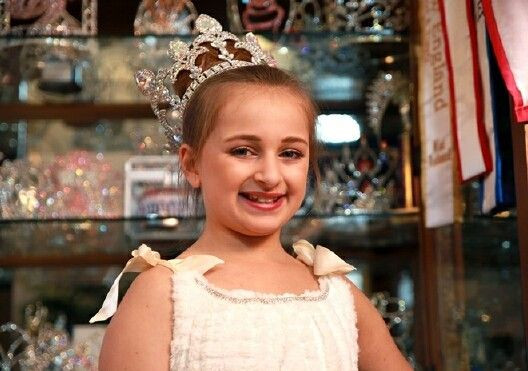 'Giã từ sự nghiệp' showbiz ở tuổi lên 6, hoa hậu nhí người Mỹ giờ làm gì? Ảnh 2