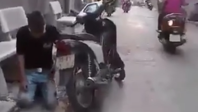 Bắt bạn trai quỳ xin lỗi giữa đường: Xấu chàng hổ ai? Ảnh 2