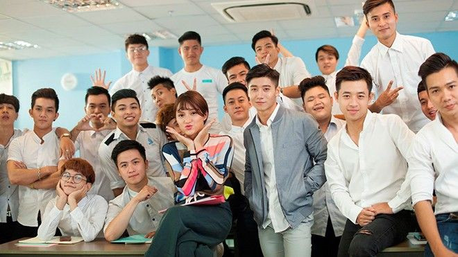 Hương Giang Idol bối rối trước hàng loạt trai đẹp Ảnh 2