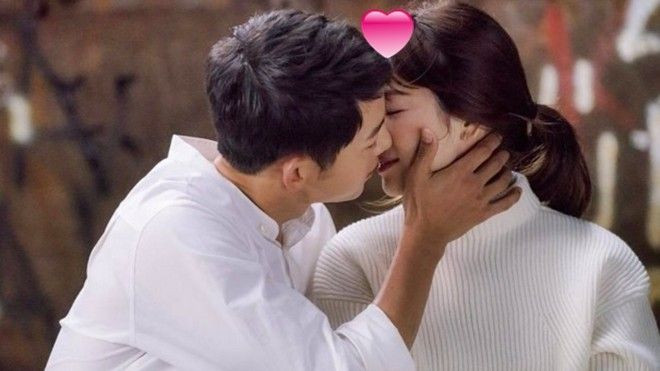 10 nụ hôn 'ngọt đến sâu răng' trong Hậu duệ Mặt trời Ảnh 2