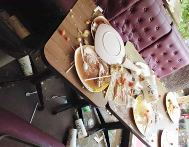 Nhà hàng choáng váng sau bữa liên hoan gà rán của học sinh lớp 4 Ảnh 2