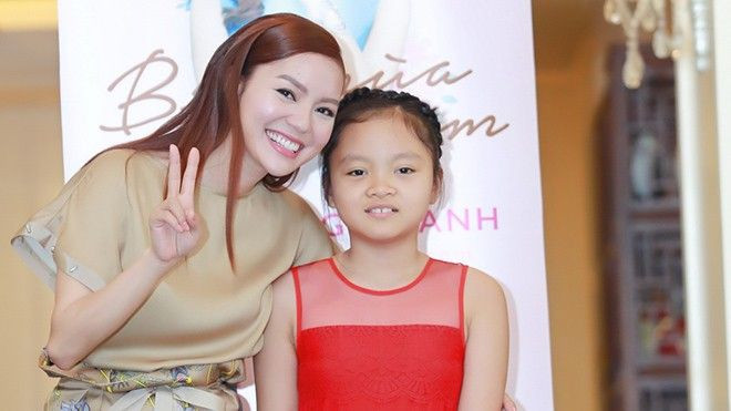 Con gái Nguyễn Ngọc Anh ngượng ngùng chụp ảnh cùng mẹ Ảnh 2