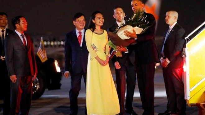 Chân dung nữ sinh Việt tặng hoa cho Tổng thống Obama Ảnh 2