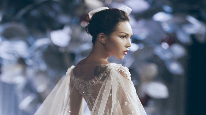 Minh Triệu đẹp tinh khôi với trang phục váy cưới Ảnh 2
