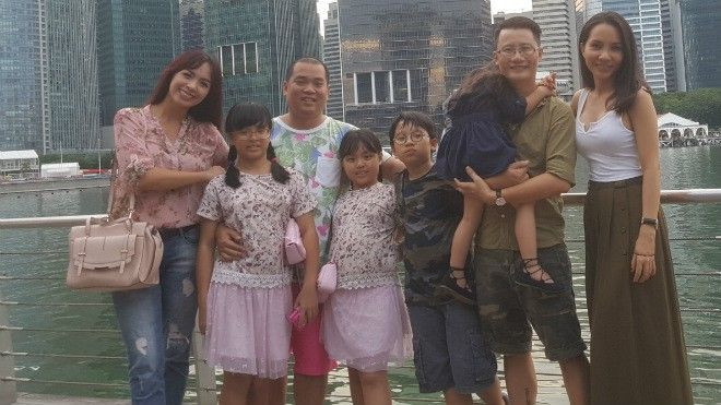 Minh Khang - Thúy Hạnh 'rủ rê' gia đình Hoàng Bách sang Singapore kỷ niệm 10 năm ngày cưới Ảnh 2