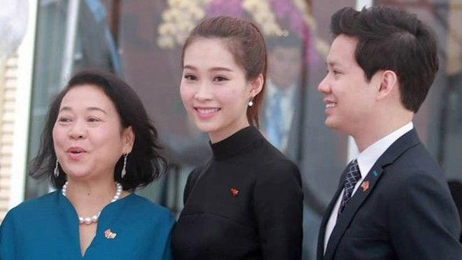 Hoa hậu Thu Thảo và bạn trai rạng rỡ đón Tổng thống Obama Ảnh 2