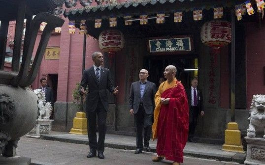 Ông Obama 'từ chối khéo' chuyện khấn lễ để đẻ con trai Ảnh 2