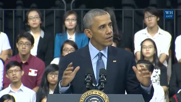 Kết thúc buổi chia sẻ, Barack Obama nhắn nhủ: 'Hãy học cách lắng nghe' Ảnh 2