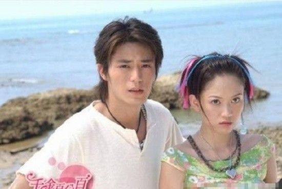 Trần Kiều Ân và Hoắc Kiến Hoa gặp nhau lần đầu năm 2004, hợp tác chung trong dự án Ngàn vàng tiểu thư. Ngay sau khi phim đóng máy, cặp đôi vướng tin đồn hẹn hò. Lúc đó, cả hai đều không thừa nhận. Bẵng sau nửa năm, Hoắc Kiến Hoa thừa nhận từng có tình cảm với người đẹp họ Trần. “Tiếc là chúng tôi khi đó đều hiếu thắng, quan trọng sự nghiệp nên tình cảm không đi đến đâu”.