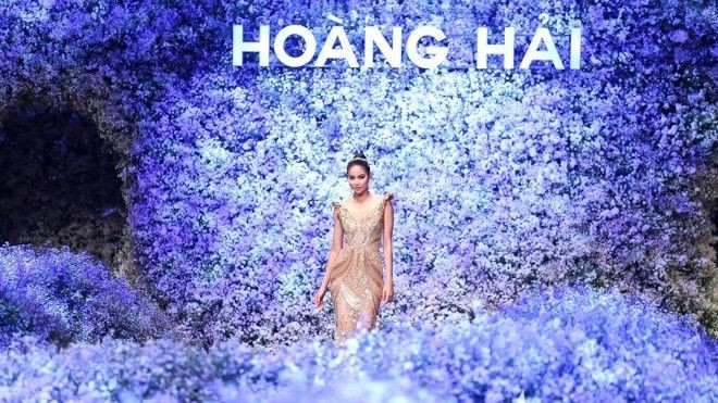 Phạm Hương tỏa sáng với trình catwalk điêu luyện tại Hoàng Hải show Ảnh 2
