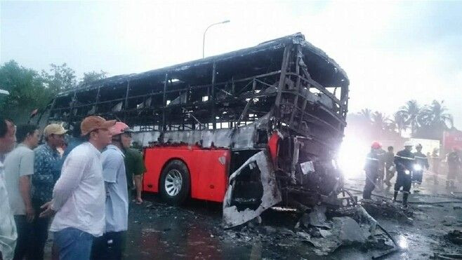 Vụ 2 xe khách cháy rụi ở Bình Thuận: Xác chó cháy đen là của hành khách trên xe Ảnh 2