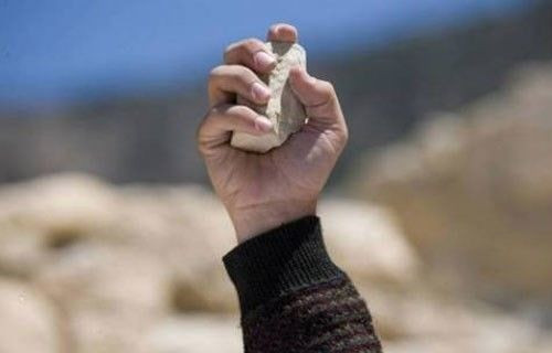 ‘Ném đá hội đồng’ vẫn luôn đông khách Ảnh 2