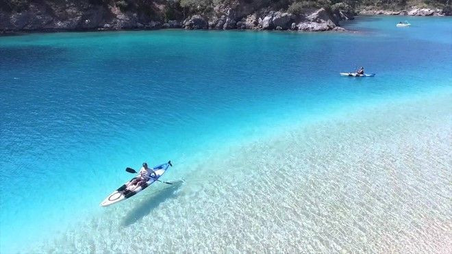 Bãi biển có màu nước xanh trong nhất thế giới là đây Ảnh 2