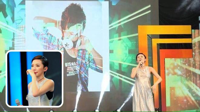 Clip: Tóc Tiên rớt nước mắt song ca cùng Wanbi Tuấn Anh qua màn hình điện tử Ảnh 2