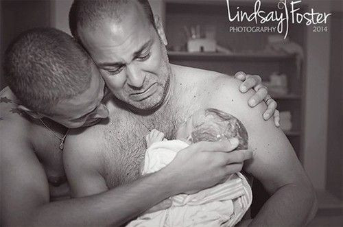 Những đứa trẻ được sinh ra trong gia đình LGBT, nên hay không? Ảnh 2