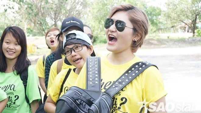 Vicky Nhung 'quẩy' tưng bừng, hát tặng fan loạt hit: 'Ước đưa FC về một nhà' Ảnh 2