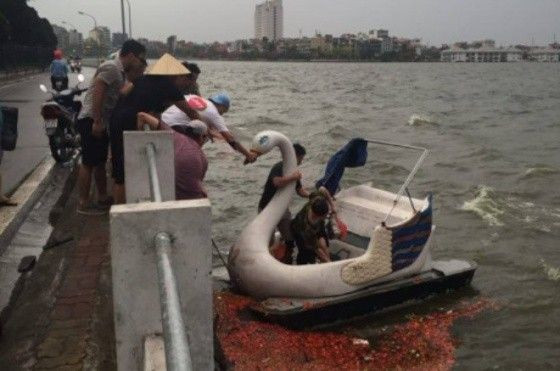 Đạp vịt trong cơn giông: Những đồng tiền vô tâm và sự vô trách nhiệm với mạng sống bản thân Ảnh 2