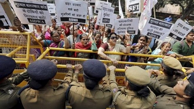 Ấn Độ lại rúng động vụ nữ sinh 15 tuổi bị hãm hiếp rồi treo lên cây Ảnh 2