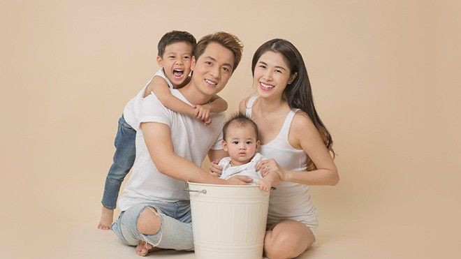 Không cần phải tìm, đây chính là gia đình vui vẻ nhất showbiz Việt Ảnh 2