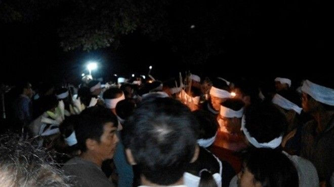 Thang vướng dây điện làm 5 người chết trên sông Ảnh 2