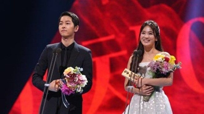Baeksang 2016: 'Hậu duệ Mặt trời' đoạt Deasang, đài cáp tVN thắng lớn Ảnh 2