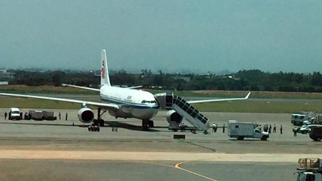 Hoãn chuyến bay quá lâu, hành khách nổi khùng dọa có bom trong hành lý Ảnh 2