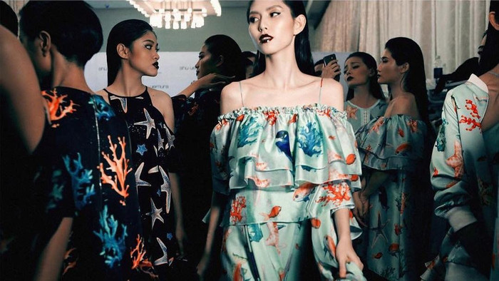 Item nào lên ngôi mùa hè nhiệt đới 2016? Xin thưa, áo trễ vai 'hờ hững'! Ảnh 2